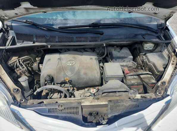 5TDKZ3DC6HS853256 2017 TOYOTA SIENNA White Vista del compartimento del motor