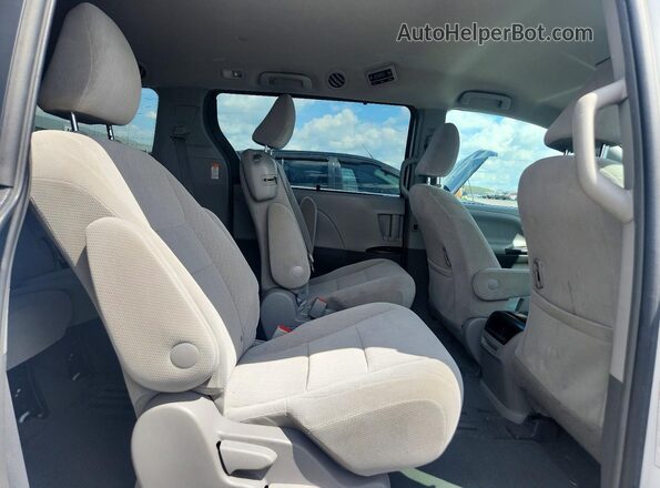 5TDKZ3DC6HS853256 2017 TOYOTA SIENNA White Vista interior trasera