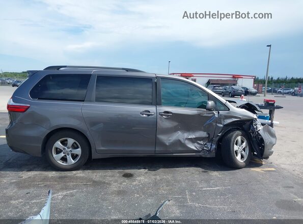 5TDKZ3DC6HS870817 2017 TOYOTA SIENNA Gray ხელსაწყოთა პანელის ხედი