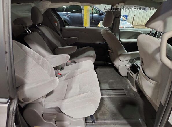5TDKZ3DC6HS897421 2017 TOYOTA SIENNA Gray Вид задньої частини салону