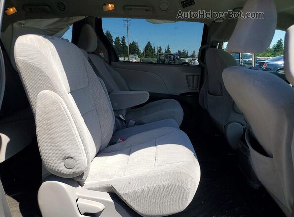 5TDKZ3DC6JS921352 2018 TOYOTA SIENNA Gray Widok wnętrza z tyłu