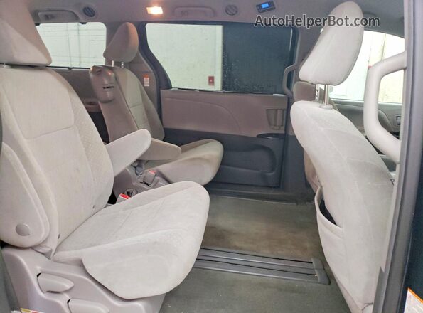 5TDKZ3DC6JS960068 2018 TOYOTA SIENNA Blue Vista interior trasera