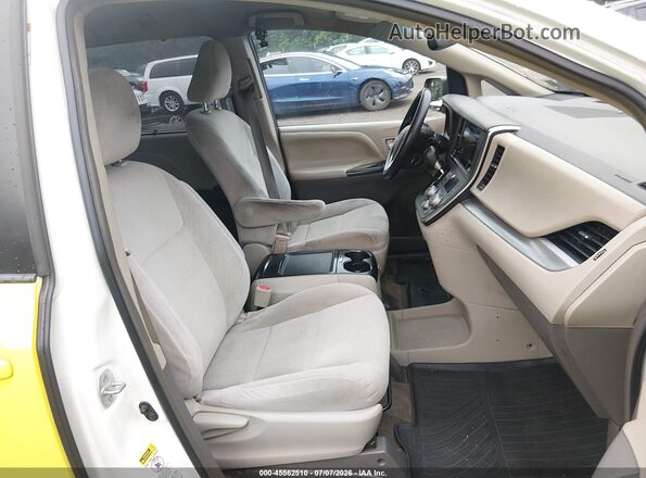 5TDKZ3DC7HS767941 2017 TOYOTA SIENNA Turquoise Vista interior delantera