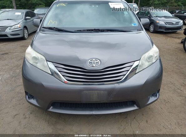 5TDKZ3DC7HS772377 2017 TOYOTA SIENNA Gray Вид спереду