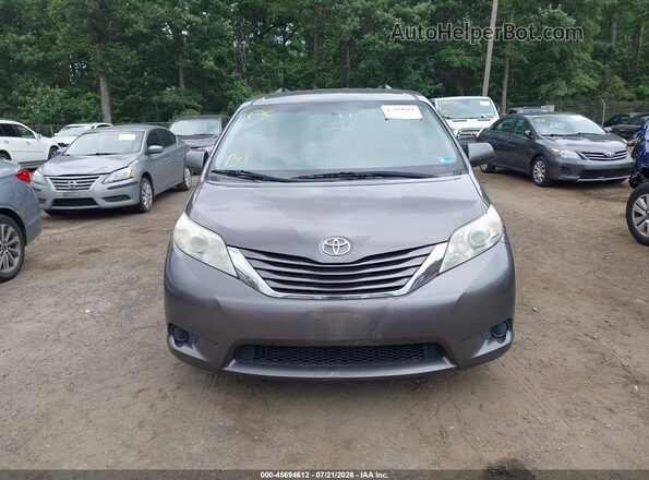 5TDKZ3DC7HS772377 2017 TOYOTA SIENNA Gray Вид щитка приладів