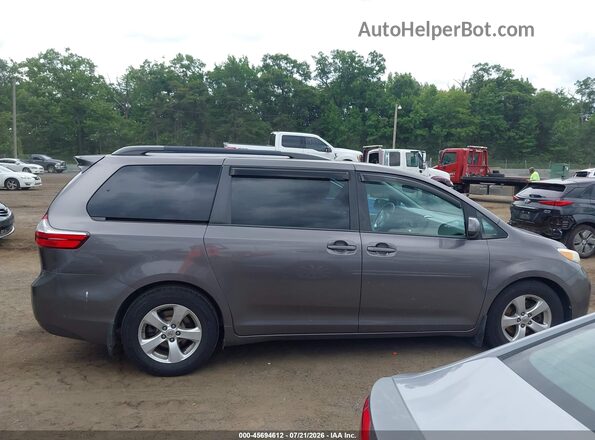 5TDKZ3DC7HS772377 2017 TOYOTA SIENNA Gray Вид задньої частини салону