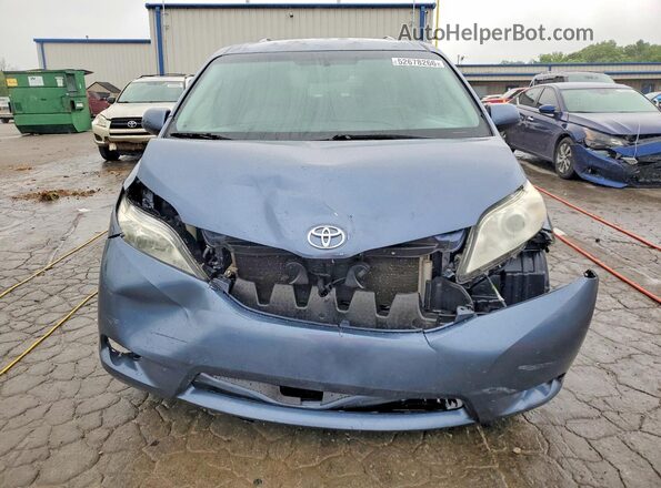 5TDKZ3DC7HS824705 2017 TOYOTA SIENNA Blue Widok z przodu