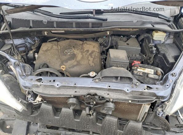 5TDKZ3DC7HS824705 2017 TOYOTA SIENNA Blue Widok komory silnika