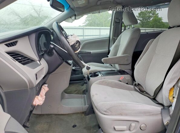 5TDKZ3DC7HS824705 2017 TOYOTA SIENNA Blue Widok wnętrza z przodu