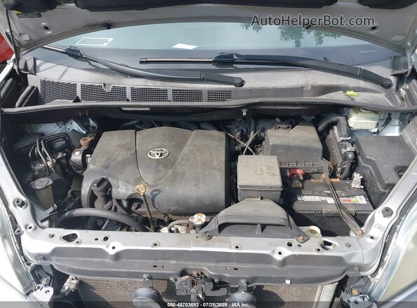 5TDKZ3DC7HS865335 2017 TOYOTA SIENNA Silver Widok z tyłu