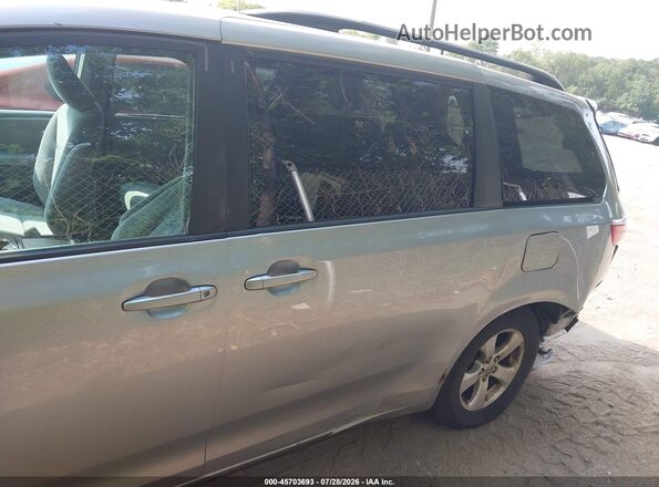 5TDKZ3DC7HS865335 2017 TOYOTA SIENNA Silver Widok wnętrza 360 stopni