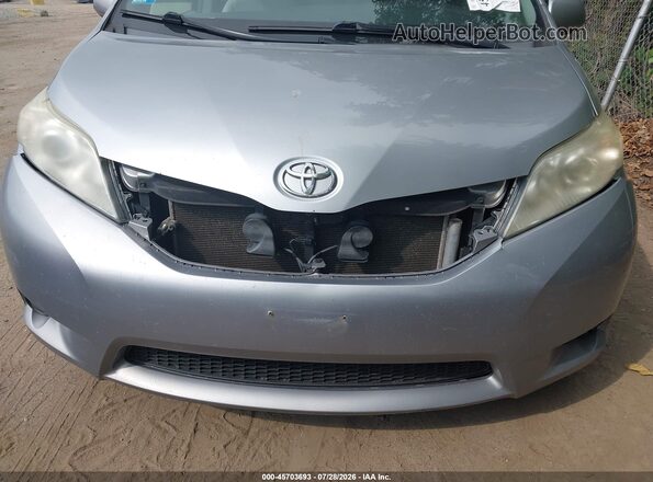 5TDKZ3DC7HS865335 2017 TOYOTA SIENNA Silver 