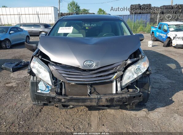 5TDKZ3DC7HS874178 2017 TOYOTA SIENNA Tan Widok wnętrza z tyłu