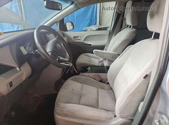 5TDKZ3DC8HS863657 2017 TOYOTA SIENNA Серебряный 