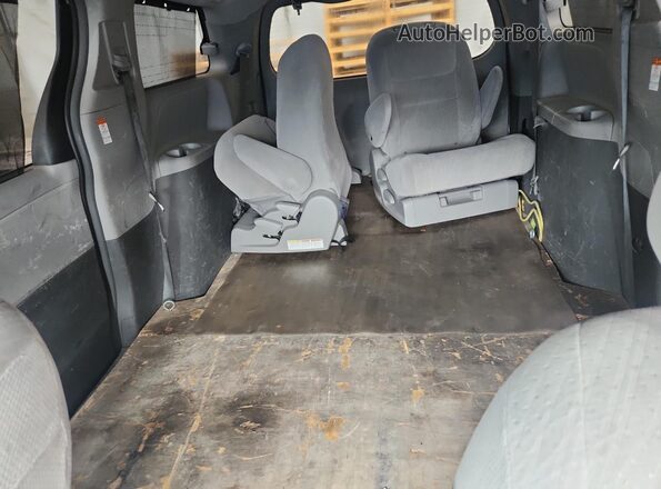 5TDKZ3DC8HS863657 2017 TOYOTA SIENNA Серебряный 