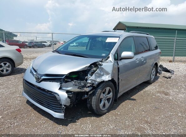 5TDKZ3DC8JS955308 2018 TOYOTA SIENNA Silver Передня ліва чверть