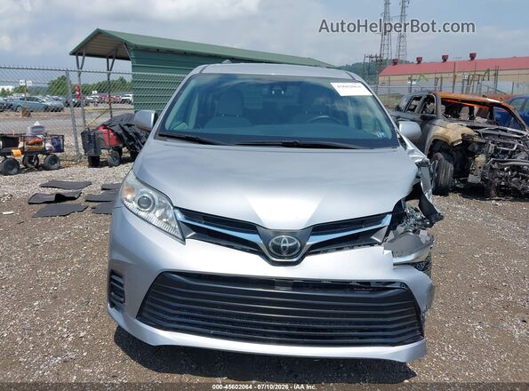 5TDKZ3DC8JS955308 2018 TOYOTA SIENNA Silver Вид щитка приладів