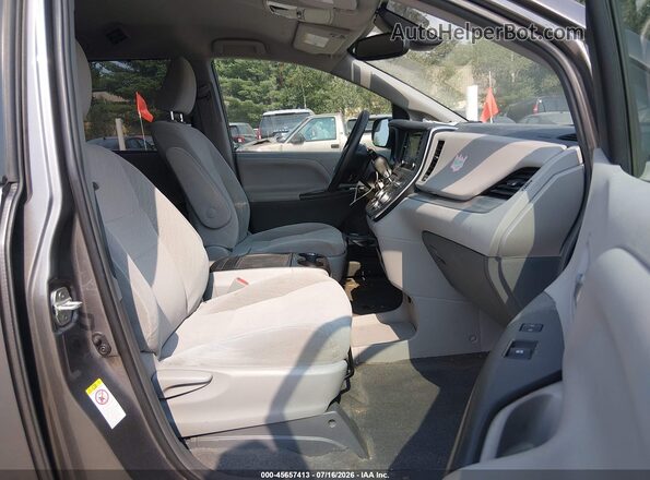 5TDKZ3DC8KS968948 2019 TOYOTA SIENNA Gray Front interior view