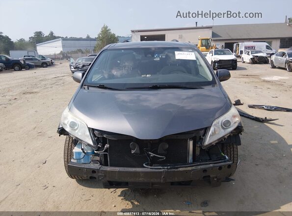 5TDKZ3DC8KS968948 2019 TOYOTA SIENNA Gray Rear interior view