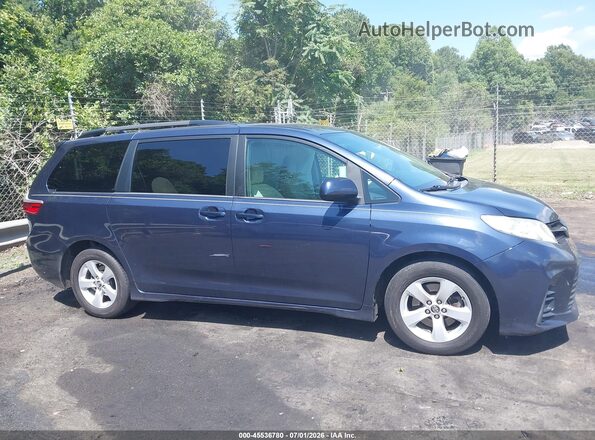 5TDKZ3DC9JS913083 2018 TOYOTA SIENNA Blue Vista interior trasera