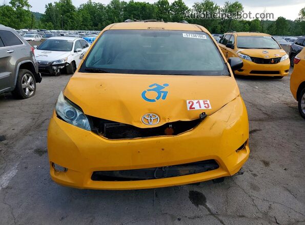 5TDKZ3DCXHS877415 2017 TOYOTA SIENNA Yellow წინა ხედი