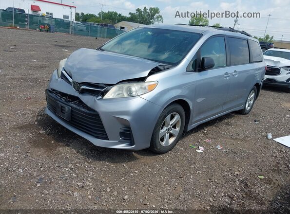 5TDKZ3DCXJS927512 2018 TOYOTA SIENNA Серебряный Передняя левая четверть