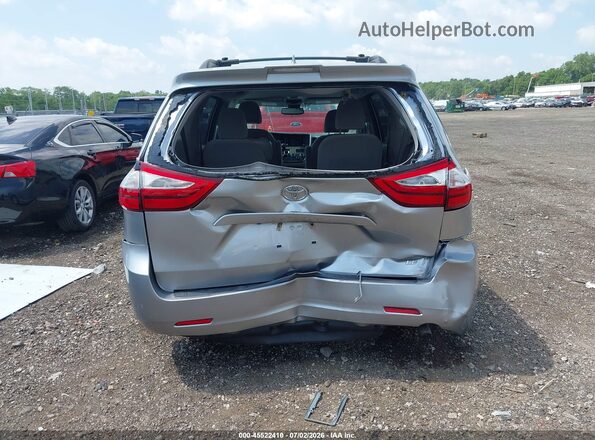 5TDKZ3DCXJS927512 2018 TOYOTA SIENNA Серебряный Вид спереди