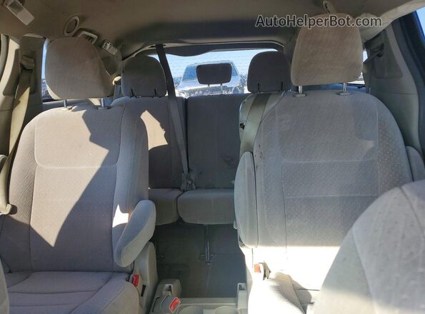 5TDKZ3DCXJS953253 2018 TOYOTA SIENNA Gray Հետևի նստատեղերի տեսք