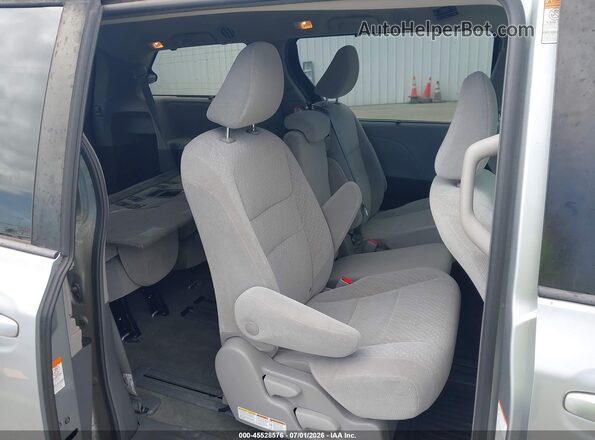 5TDKZ3DCXKS974430 2019 TOYOTA SIENNA Silver VIN կոդի պիտակի տեսք