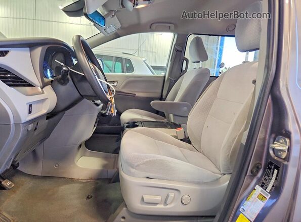 5TDKZ3DCXLS055139 2020 TOYOTA SIENNA Gray Սալոնի դիմացի տեսք