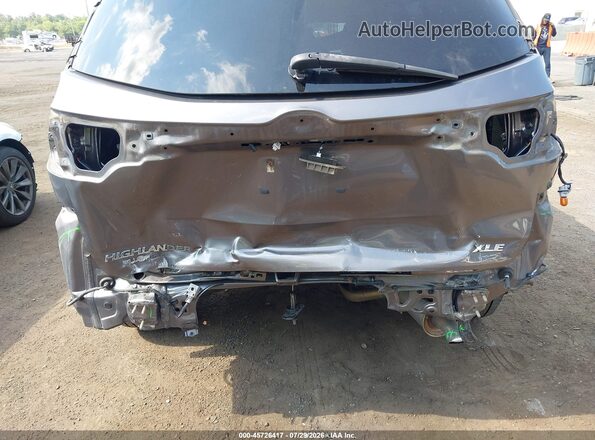 5TDKZRFH0HS515329 2017 TOYOTA HIGHLANDER Gray Front view