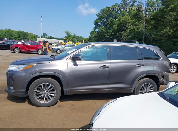 5TDKZRFH0HS515329 2017 TOYOTA HIGHLANDER Gray 360 interior view