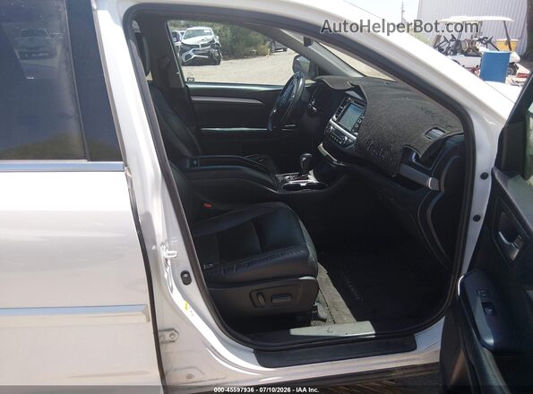 5TDKZRFH0JS544335 2018 TOYOTA HIGHLANDER White Widok wnętrza z przodu