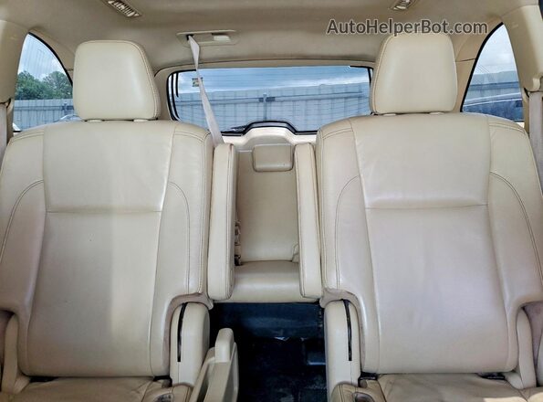 5TDKZRFH1HS519857 2017 TOYOTA HIGHLANDER White Vista de los asientos traseros