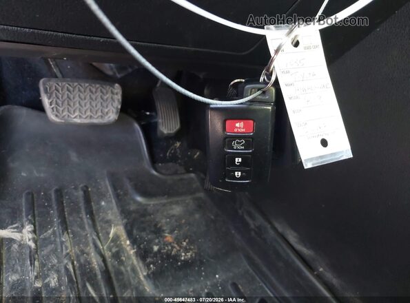 5TDKZRFH1JS272829 2018 TOYOTA HIGHLANDER Серебряный Вид панели приборов
