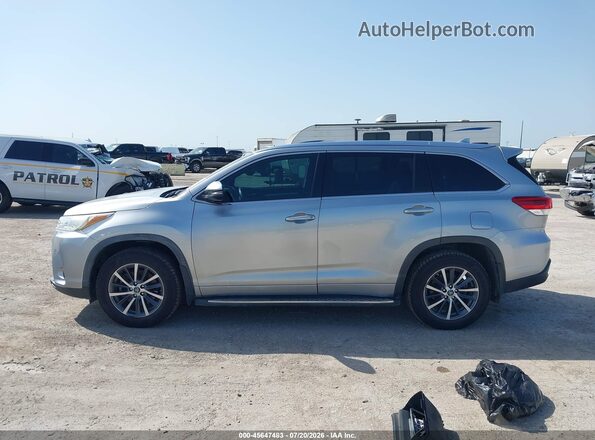 5TDKZRFH1JS272829 2018 TOYOTA HIGHLANDER Серебряный Панорамный вид салона 360°