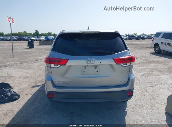 5TDKZRFH1JS272829 2018 TOYOTA HIGHLANDER Серебряный 