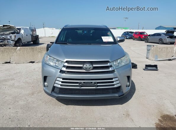 5TDKZRFH1JS272829 2018 TOYOTA HIGHLANDER Серебряный Вид щитка приборов