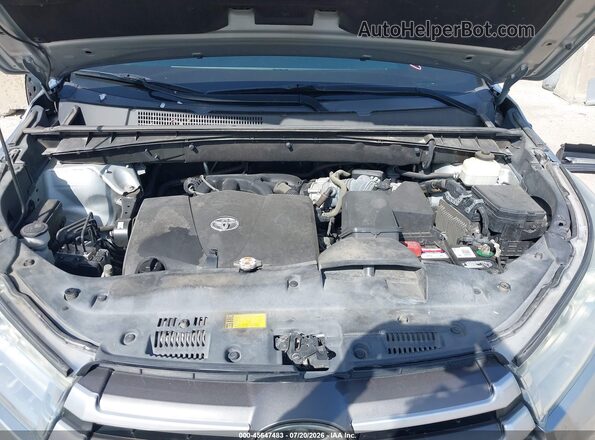 5TDKZRFH1JS272829 2018 TOYOTA HIGHLANDER Серебряный Вид сзади