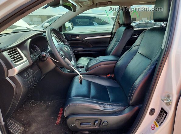 5TDKZRFH1KS349944 2019 TOYOTA HIGHLANDER White Widok wnętrza z przodu
