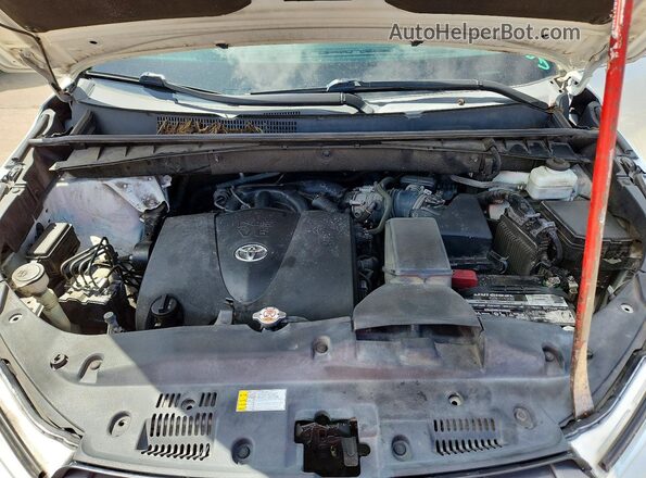 5TDKZRFH1KS349944 2019 TOYOTA HIGHLANDER White Widok komory silnika