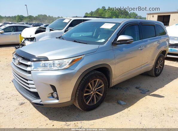 5TDKZRFH2HS217834 2017 TOYOTA HIGHLANDER Silver Przód lewy