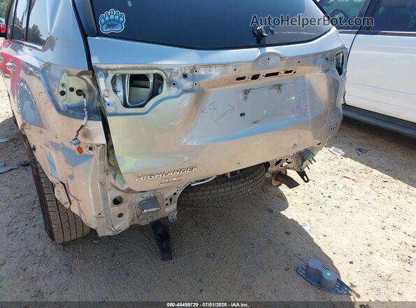 5TDKZRFH2HS217834 2017 TOYOTA HIGHLANDER Silver Widok z przodu