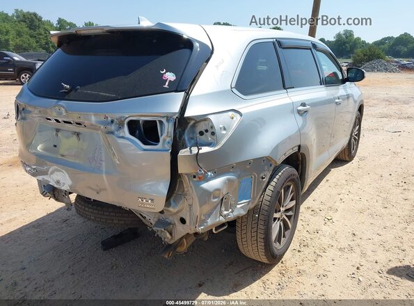 5TDKZRFH2HS217834 2017 TOYOTA HIGHLANDER Silver Tył prawy