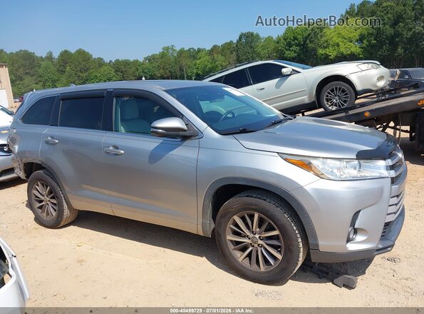 5TDKZRFH2HS217834 2017 TOYOTA HIGHLANDER Silver Widok wnętrza z tyłu