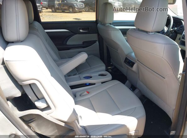 5TDKZRFH2HS217834 2017 TOYOTA HIGHLANDER Silver Widok naklejki z numerem VIN
