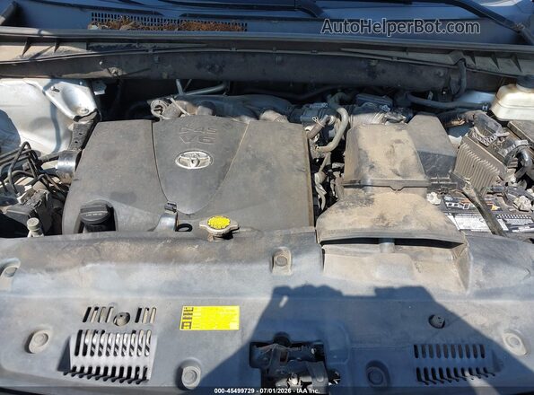 5TDKZRFH2HS217834 2017 TOYOTA HIGHLANDER Silver Widok z tyłu