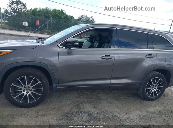 5TDKZRFH2HS508902 2017 TOYOTA HIGHLANDER Gray Widok wnętrza 360 stopni