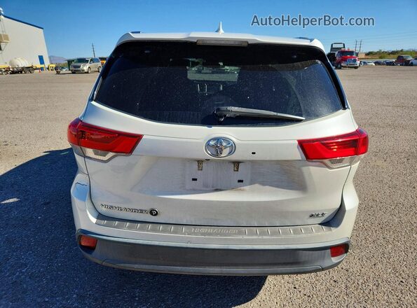 5TDKZRFH2HS517941 2017 TOYOTA HIGHLANDER White Հետևի տեսք