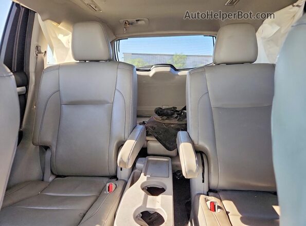 5TDKZRFH2HS517941 2017 TOYOTA HIGHLANDER White Հետևի նստատեղերի տեսք